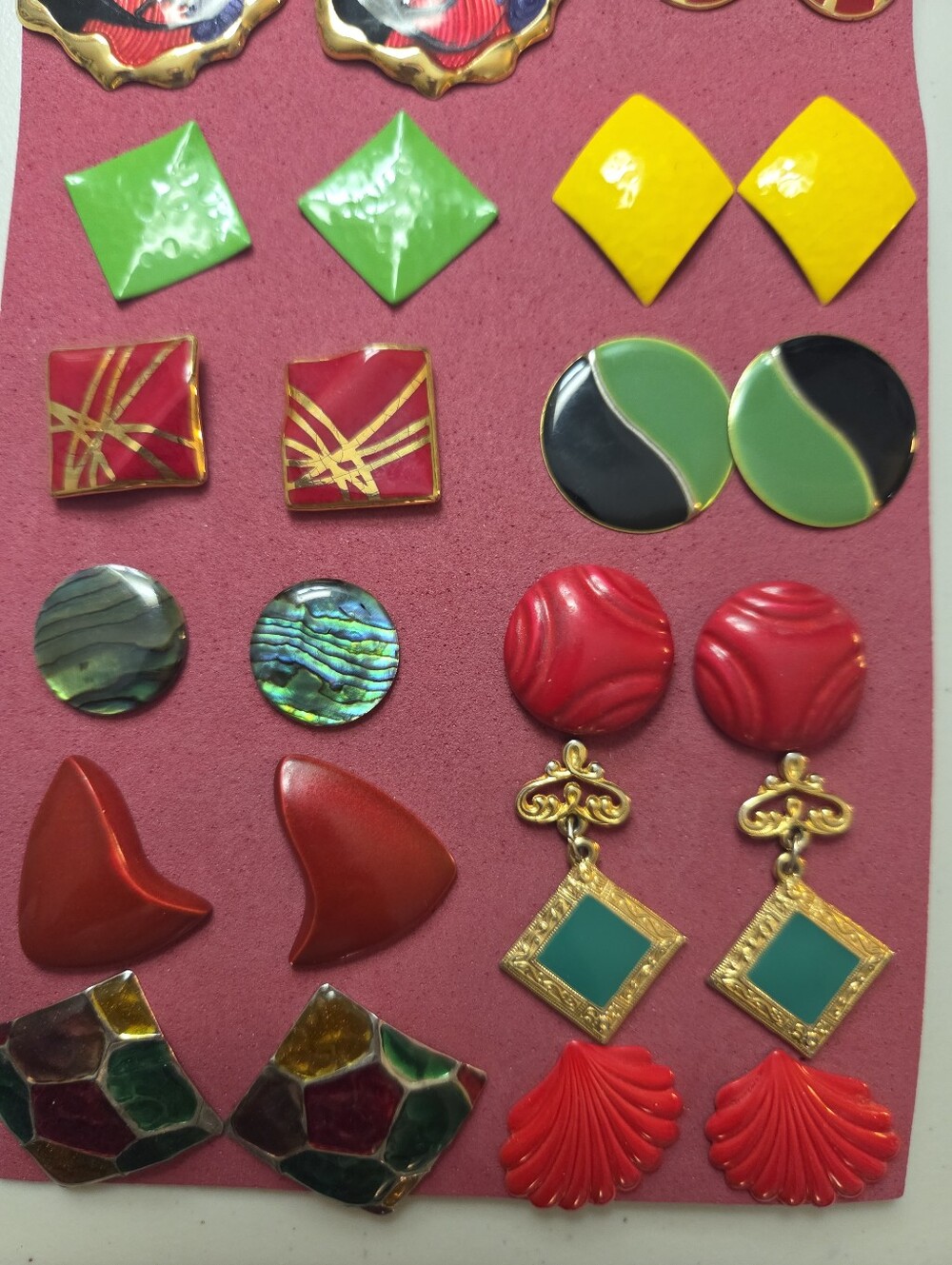 Assorted Women’s Vintage/Fashion Set– Red, Green, Yellow, Black, Gold Earrings - Picture 4 of 5